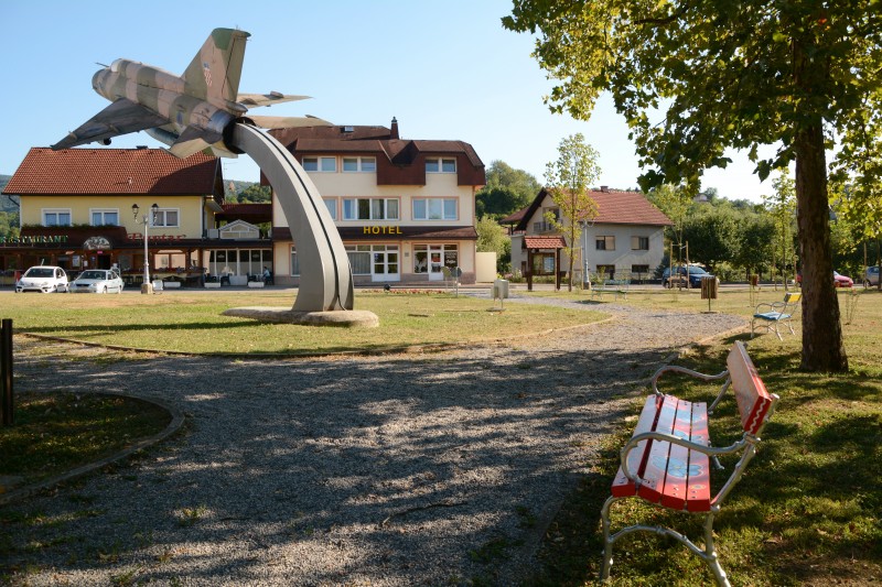 U sklopu projekta TZP Donja Stubica i Gornja Stubica „Priča o dječjim drvenim igračkama“ postavljene su 4 klupe u Spomen parku Rudolfa Perešina u Gornjoj Stubici