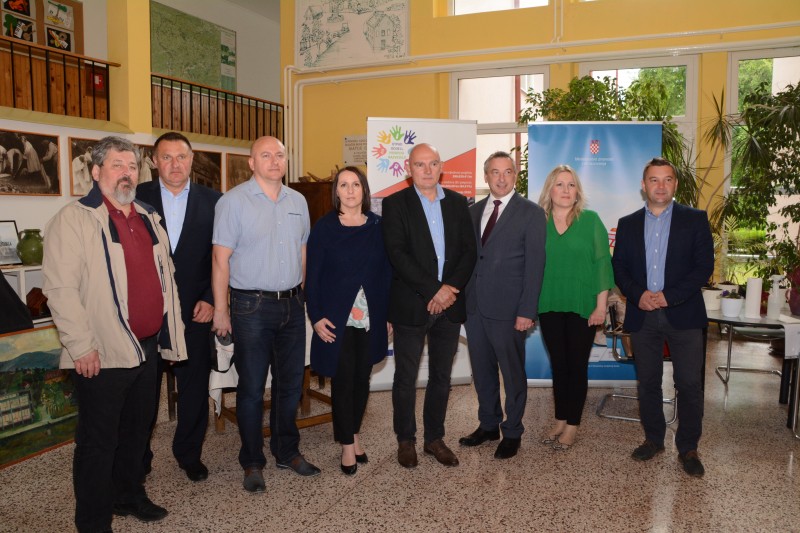 Potpredsjednik Vlade RH i ministar graditeljstva i prostornog uređenja Predrag Štromar u obilasku Osnovne škole Matije Gupca Gornja Stubica