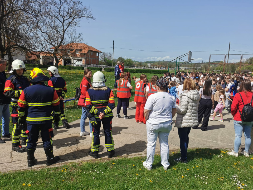 Učenici i djelatnici stekli nova znanja i vještine: U školi održana vježba evakuacije u slučaju požara