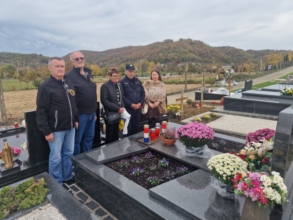 Uoči blagdana Svih svetih odana počast braniteljima na gornjostubičkom groblju