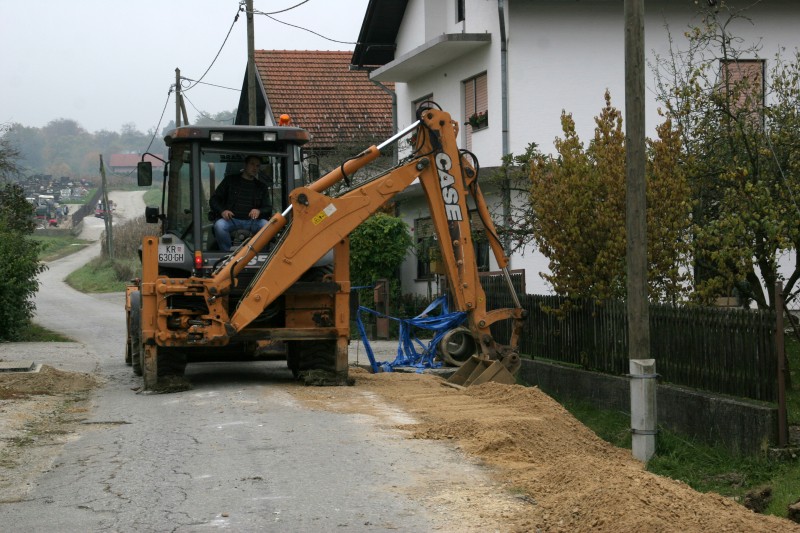 ZACJEVLJENJE U ULICI TITUŠA BREZOVAČKOG
