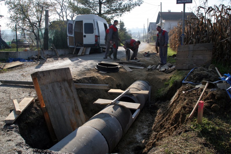 UGRADNJA REVIZIJSKIH OKNA U ULICI TITUŠA BREZOVAČKOG