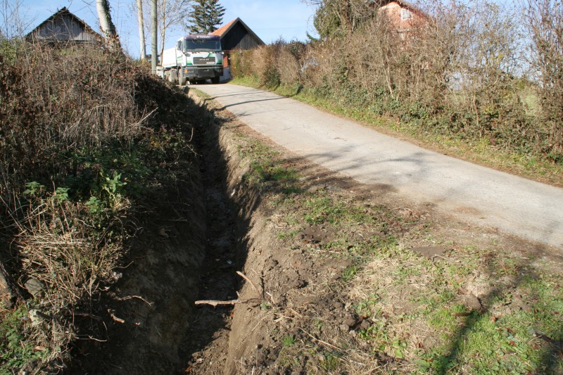 NASTAVLJENO ODRŽAVANJE NERAZVRSTANIH CESTA I ODVODNIH JARAKA NA PODRUČJU OPĆINE GORNJA STUBICA